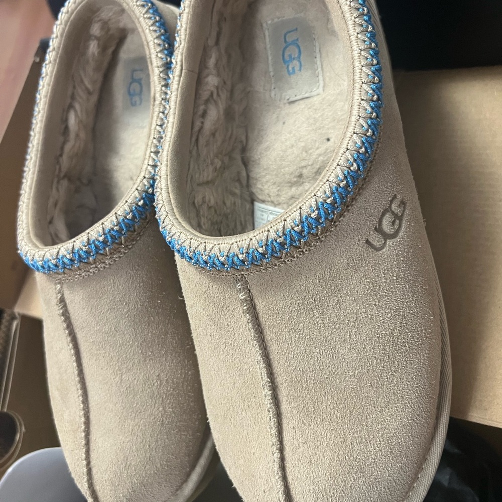 UGG Men's Beige Suede Slip-Ons with Blue Trim - Picture 4 of 12
